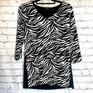 ⭐️ Iman global chic NWT black white silky tunic top zebra print v-neck women XS